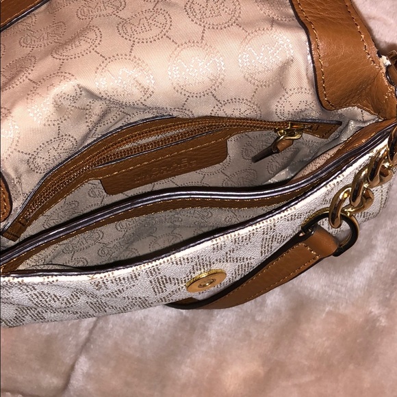 Authentic Michael Kors Crossbody Bag - Picture 4 of 8